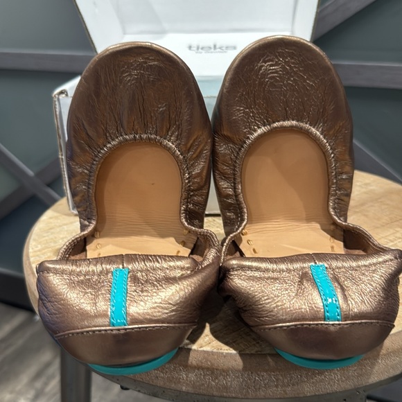 Tieks ballet flat metallic bronze size 9 - Picture 8 of 14